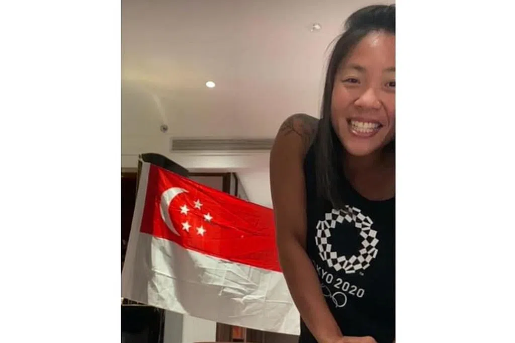 房内挂国旗 奥运健儿隔离不忘国庆