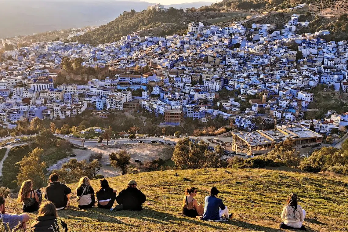 坐落在山谷的舍夫沙万是个迷人的蓝色山城。（许月英摄）