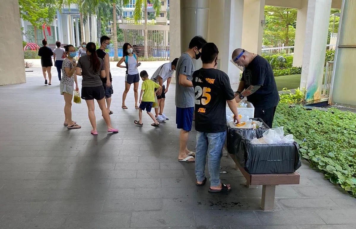 部分团购会将货物送到一个集合点，让消费者亲自取货。（商家提供）