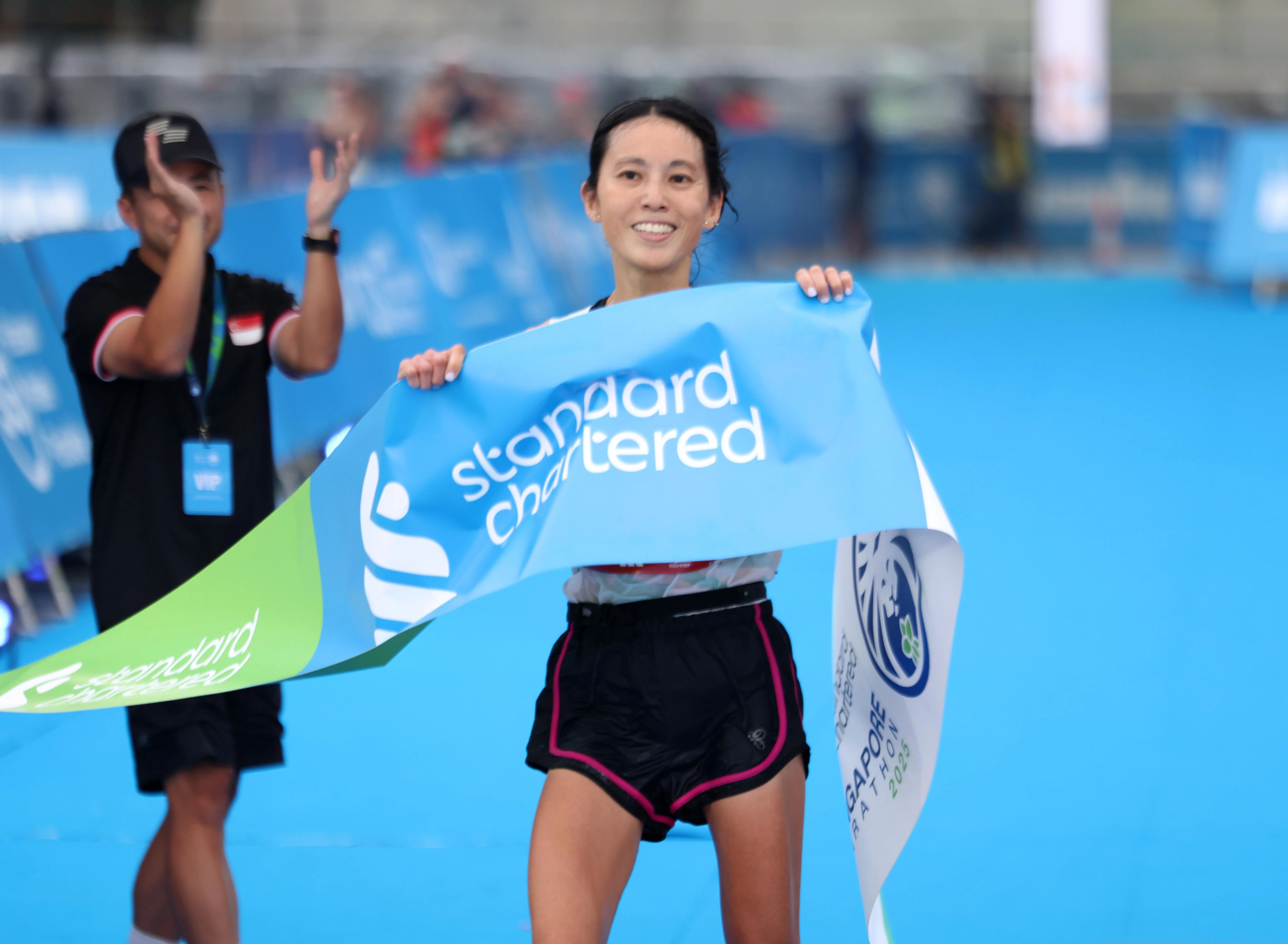 我国选手施文丽（右）再度夺得全国女子组的冠军，这也是她第五次在该项目夺冠。（梁麒麟摄）