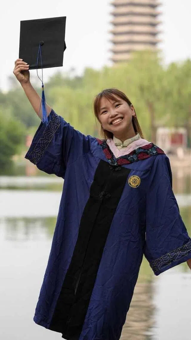 本科毕业于美国普林斯顿大学的美国籍留学生温静萍2025年刚在北京大学燕京学堂完成经济与管理硕士学位。（受访者提供）