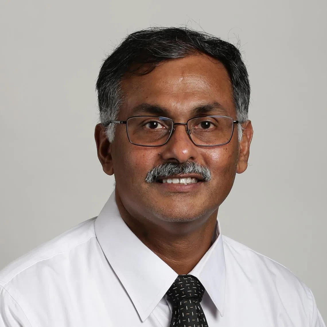 原律政部兼交通部政务部长穆仁理，升任高级政务部长，继续留任这两个部门。（档案照片）