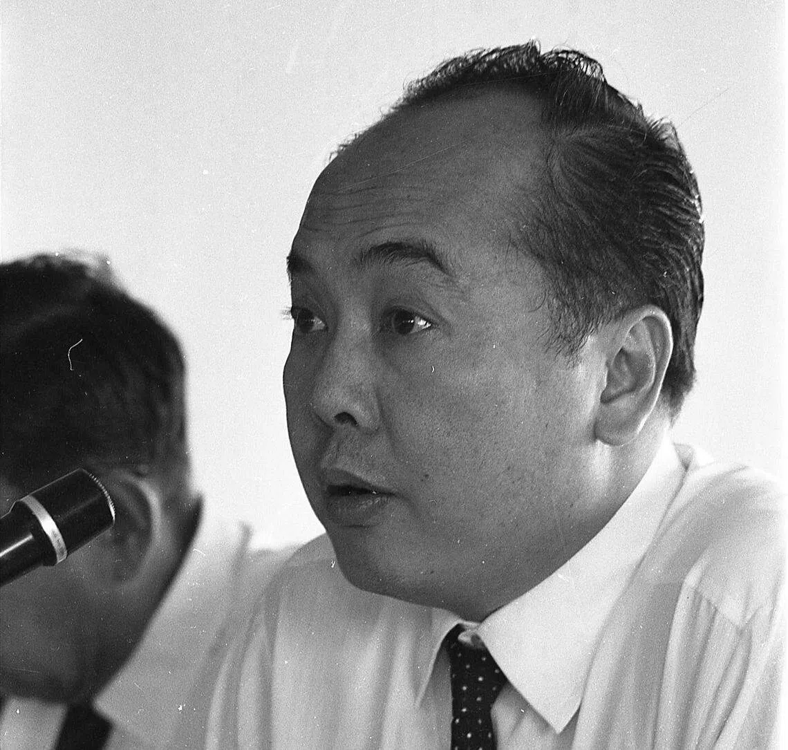 黄祖耀加入银行之前，其实是从事土产贸易。这张照片摄于1971年4月30日，黄祖耀当时以南洋大学理事会主席的身份出席南洋大学的常年会议。（档案照片）