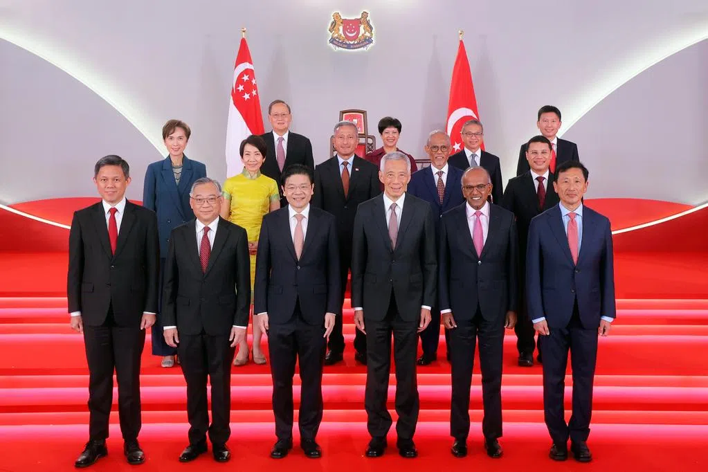现阶段，政治职务者不调薪，是体察民情的正确做法，但长远来看，亦应避免相关课题陷入民粹的泥淖。