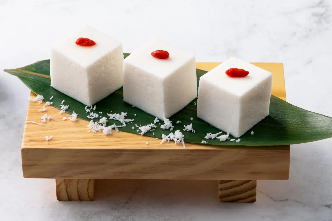 饱食一餐后来份奶香椰汁糕，清爽满足。（餐馆提供）