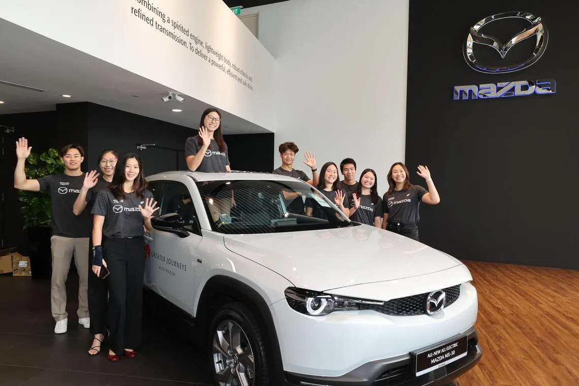 新加坡泳联宣布新赞助商，游泳、跳水和花样游泳运动员出席记者会。（邬福梁摄）