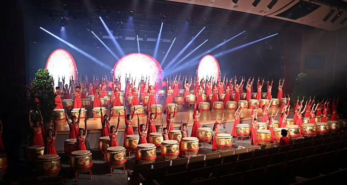 百人鼓演出《正气浩然》，金鼓齐鸣，充满正力量。（图/受访者提供）