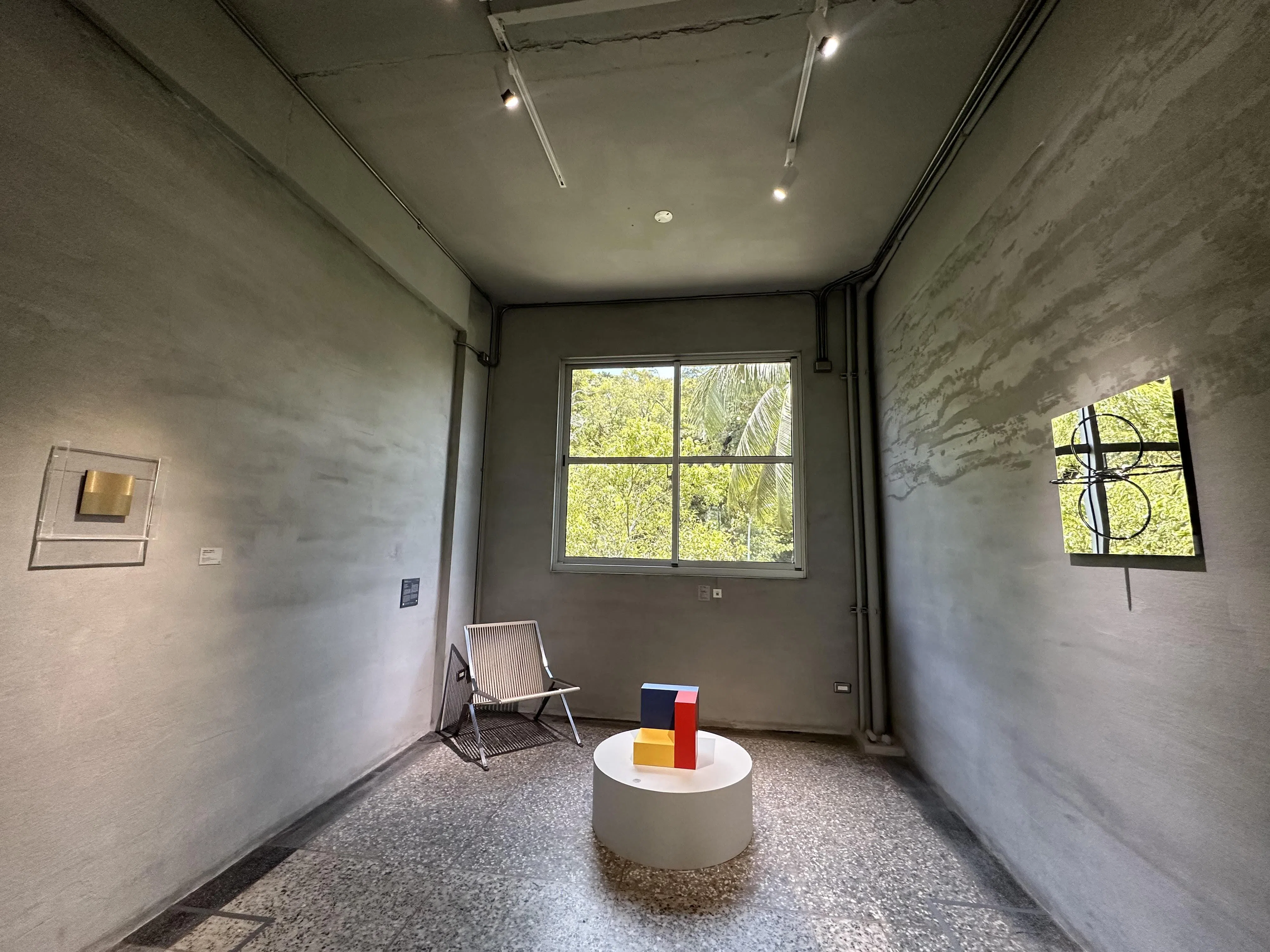 金马宾馆当代美术馆正举行意大利艺术家杰图利奥·阿维亚尼个展。（黄向京摄）