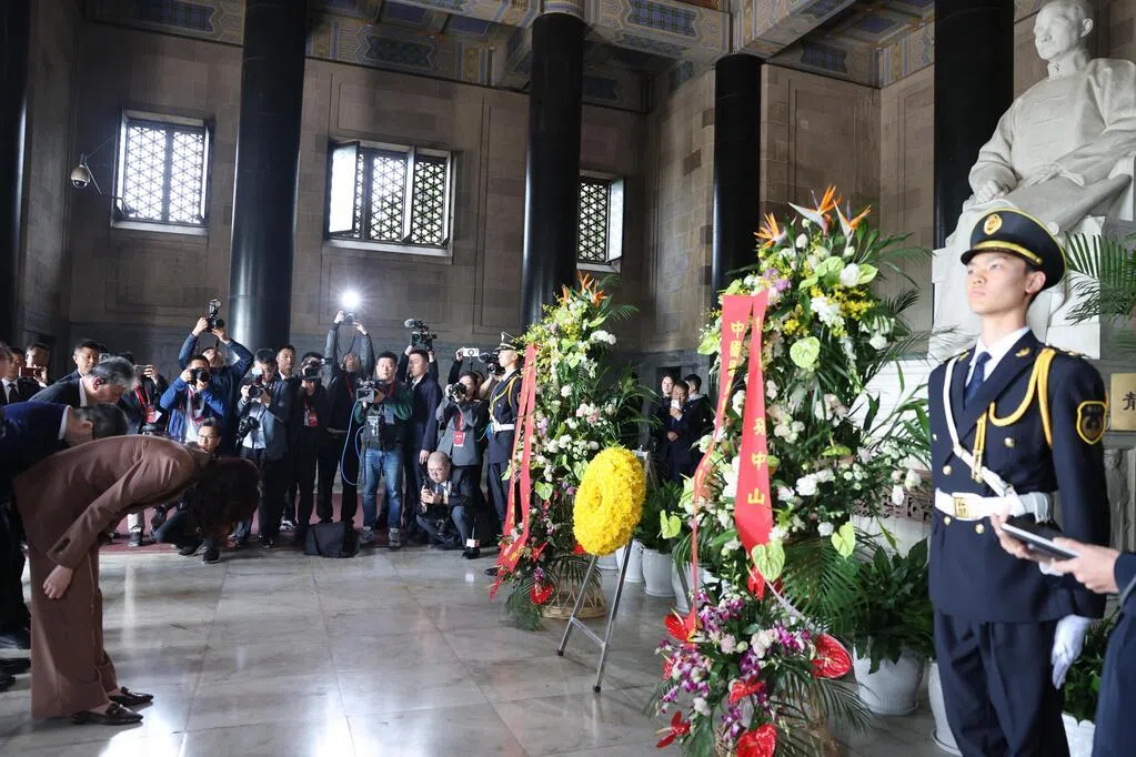 郑丽文南京谒陵强调种和平种子 赖清德称防卫并非挑衅