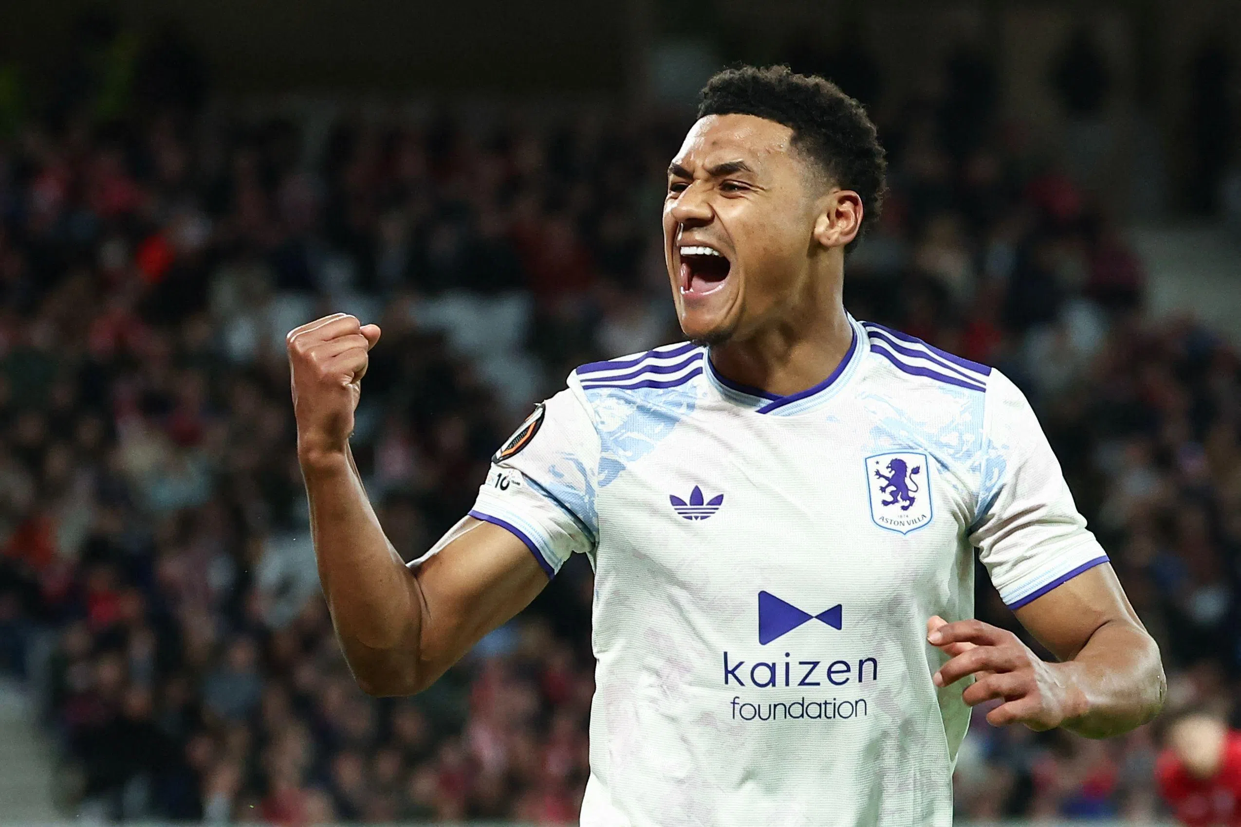 英格兰前锋沃特金斯在对垒里尔的比赛中攻入各项赛事近八场比赛的首个进球。（法新社）