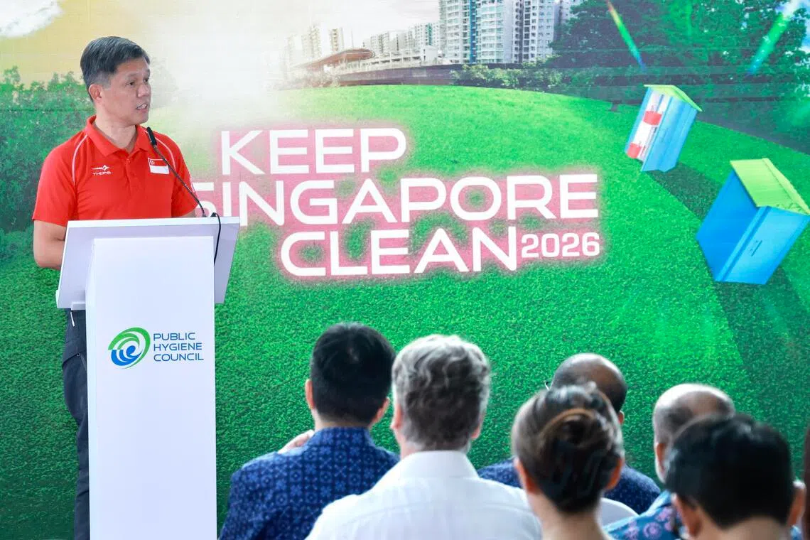 公共卫生理事会星期天（4月19日）在新加坡科学园Geneo举行2026年“保持新加坡清洁”运动推介仪式，公共服务统筹部长兼国防部长陈振声（左一）担任主宾。（陈斌勤摄）