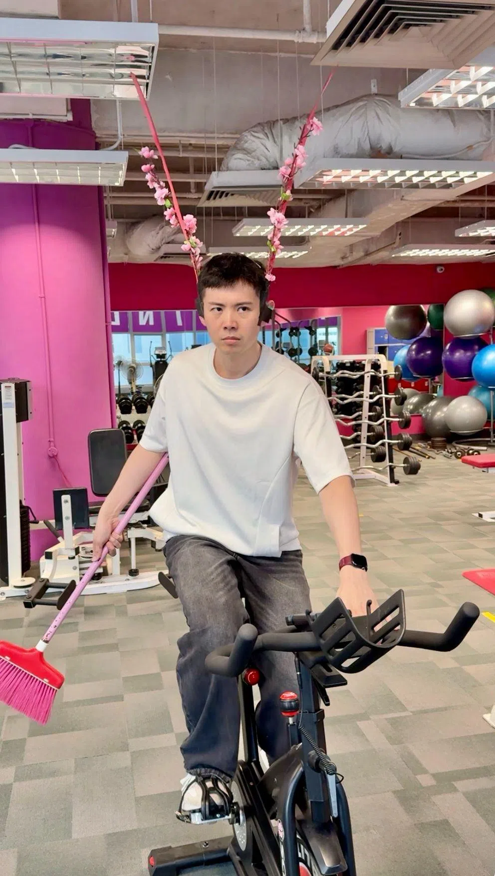 张承尧说他在拍摄视频时，因为现场有其他人所以想着尽快拍完。（受访者提供）