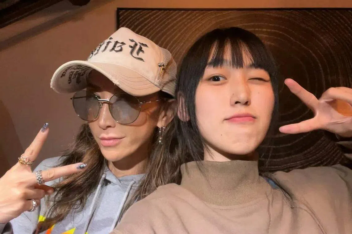 杨灿（右）揭露李玟在节目中被欺负的细节。（互联网）