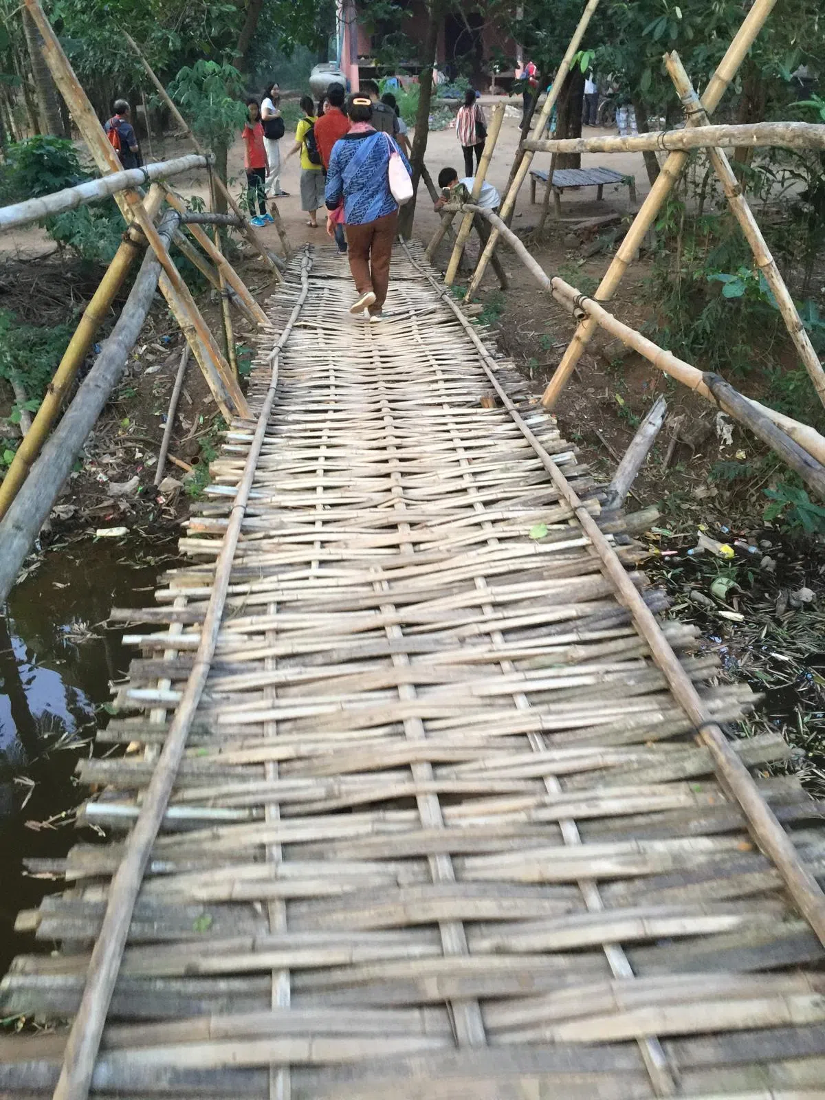 郑伟玲指出，一些地方的村民虽然未必学习过工程学方面的知识，但生活累积的经验协助他们设计出很好的建筑与结构，与他们交流时也让她获益良多。（受访者提供）