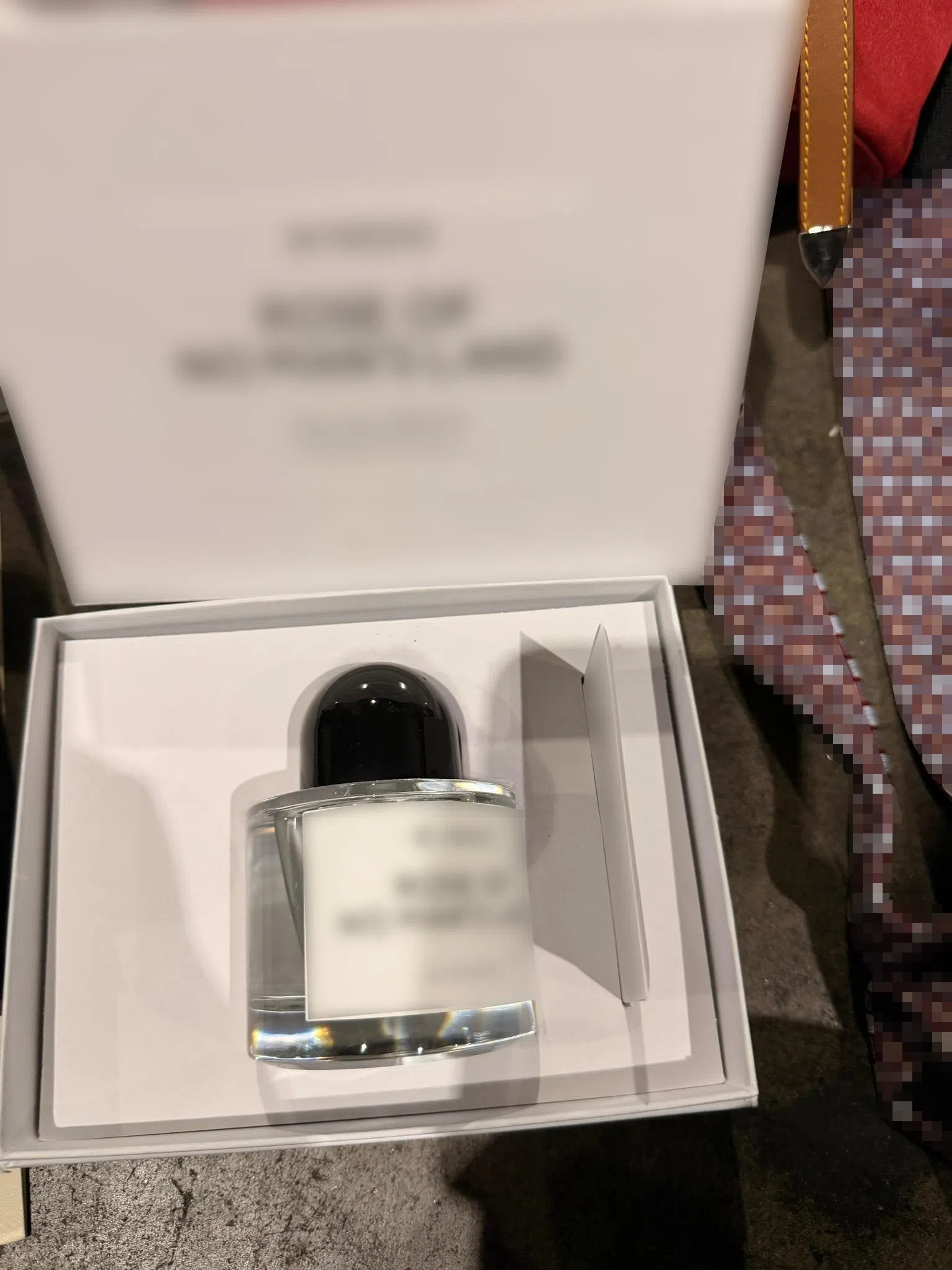 起获商品中也包括冒牌香水。（取自移民与关卡局脸书）