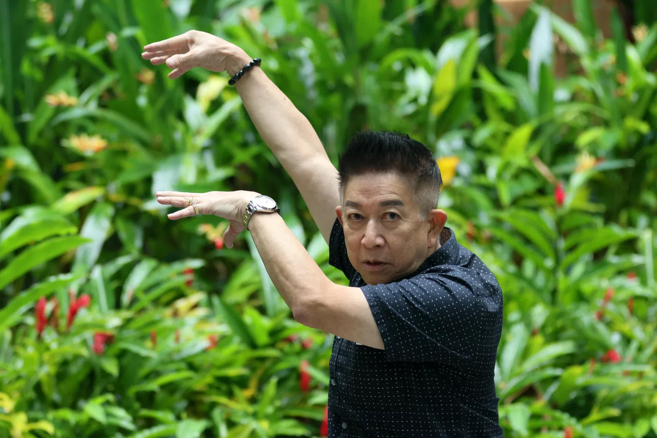 属龙的程旭辉当年获得遣散费后娶老婆。（梁麒麟摄）