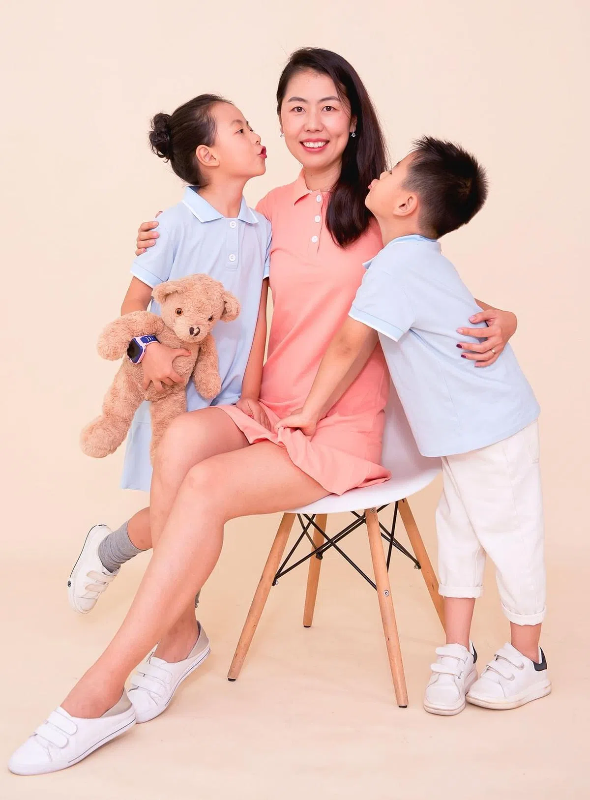 毕晨让孩子来新求学，她认为从新加坡出发，不管是在欧美大学还是亚洲学校或者是在新加坡本地的大学，会有更广阔的选择。（图/受访者提供） 