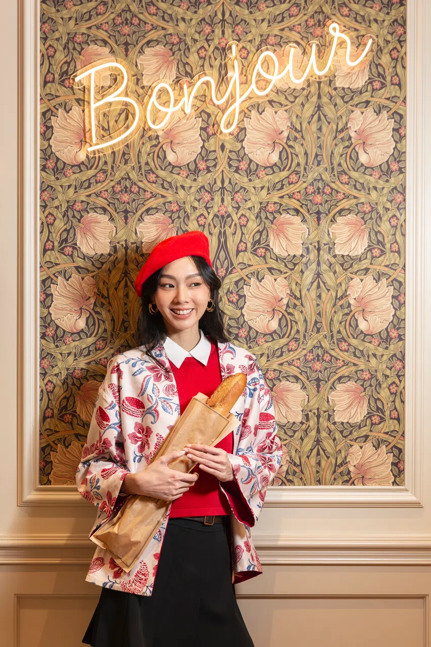 餐饮品牌Paul与时尚峇迪品牌Yeomama联手打造“Batik: The French Edit”服饰。（Paul提供）