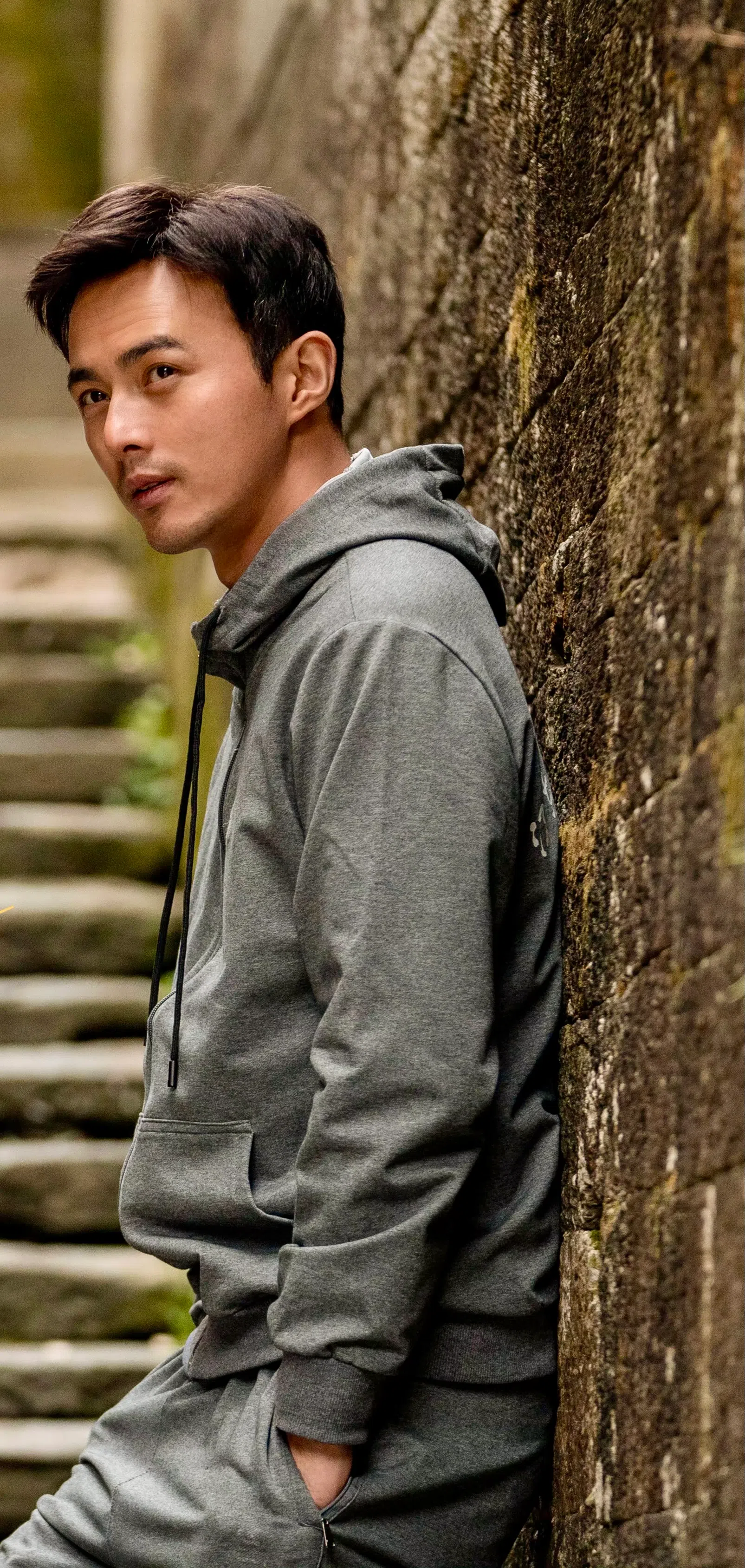 叶祖新褪去小鲜肉模样，饰演成熟稳重的刑警队副队长林方路。（互联网）