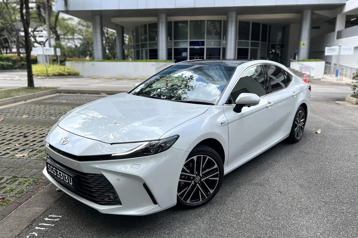 Camry为油电混合动力车款，系统综合输出227hp。（吴庆康摄）