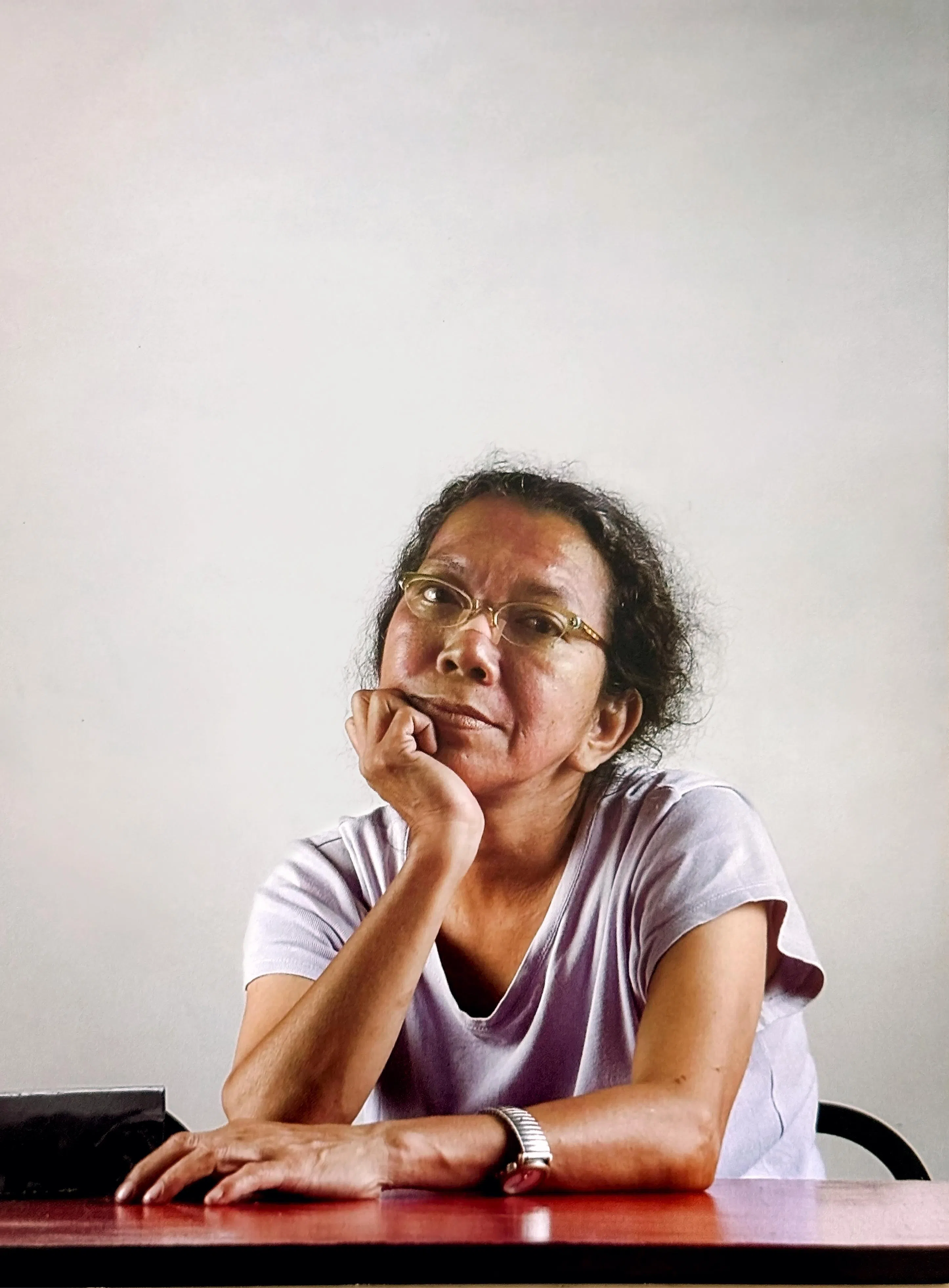 印度尼西亚艺术家多洛罗莎·西纳加通过青铜作品揭示被掩盖的历史。（Somalaing Art Studio提供）