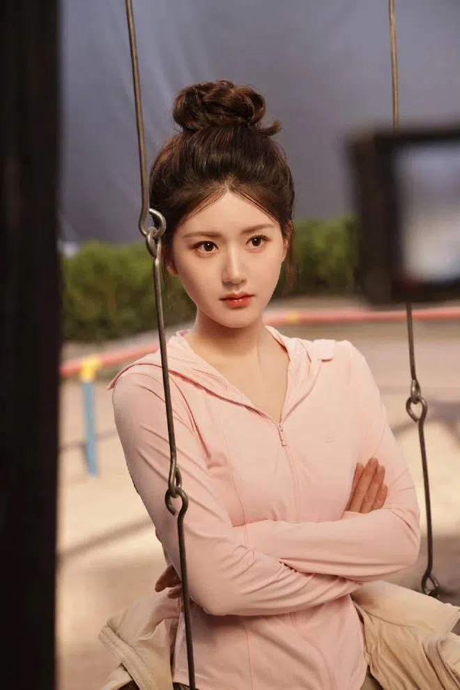 面对眼前六个选项，赵露思会选择哪一个？（互联网）