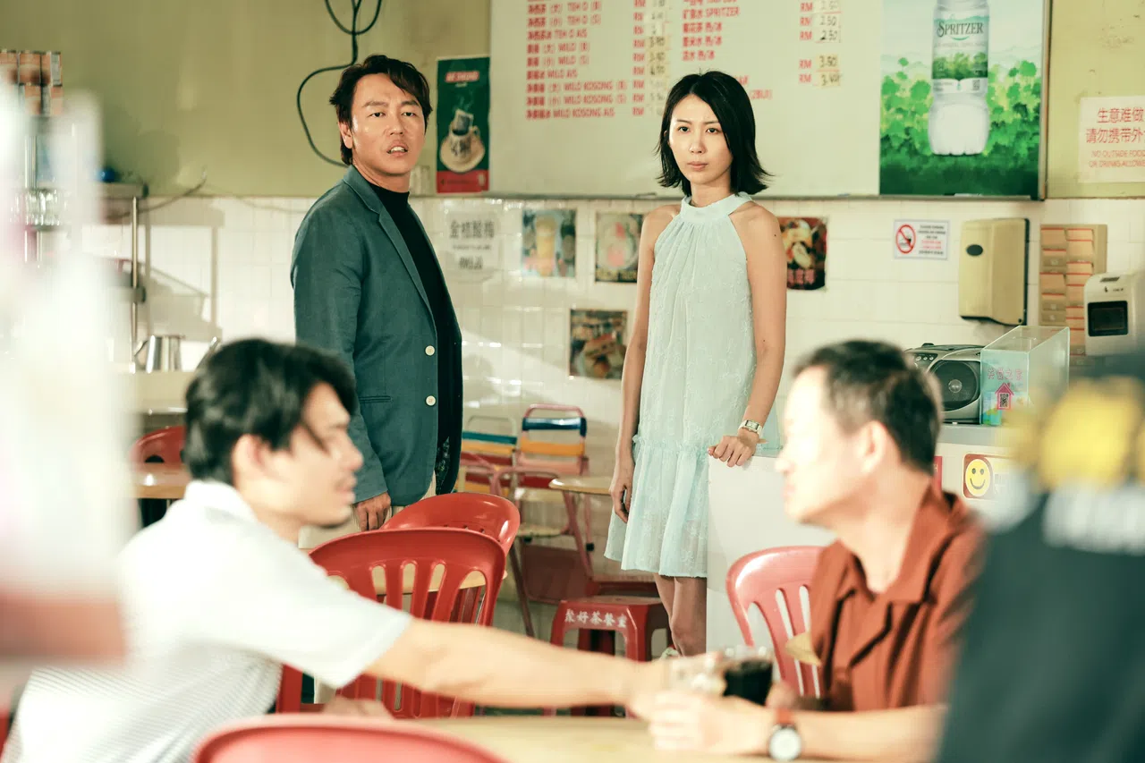 本地姜赖宇涵（后排左）在片中客串一角。（嘉华院线提供）