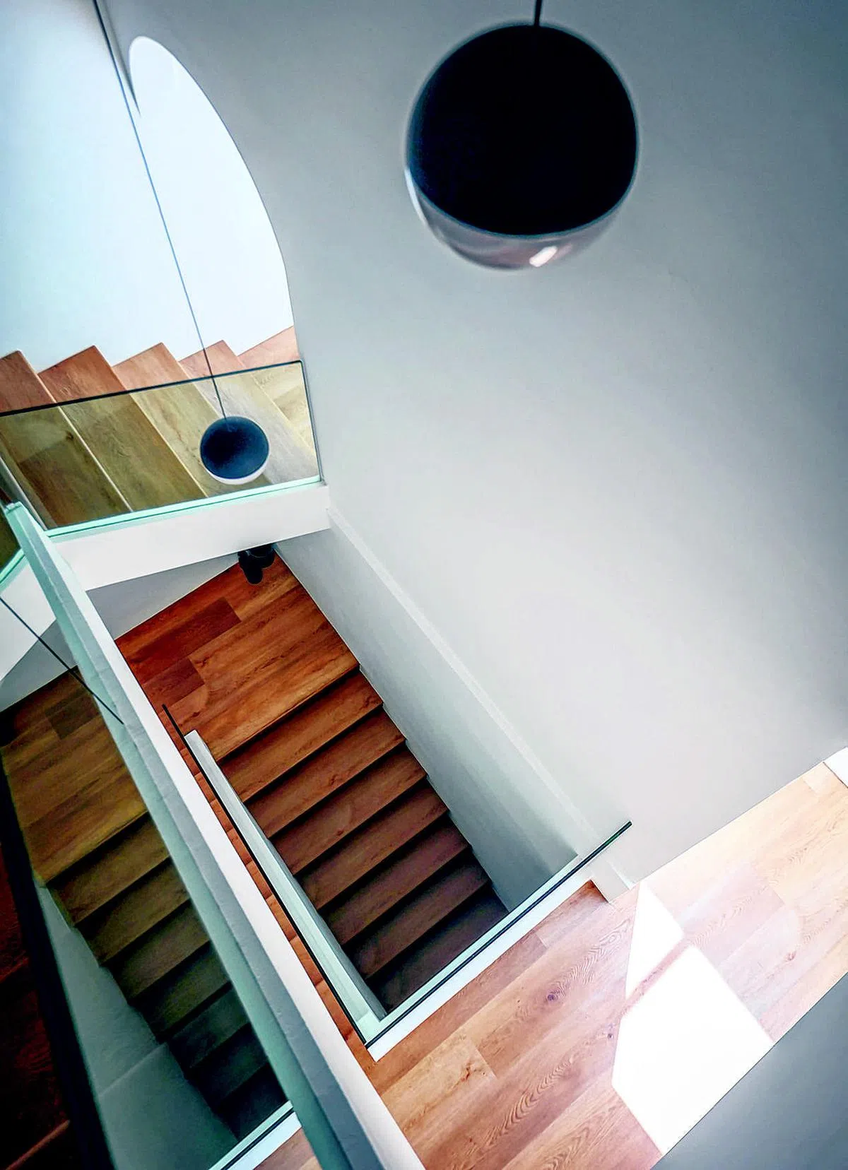 房子的楼梯间有种积木，甚至是哈利波特魔法学院的感觉。（叶振忠摄）