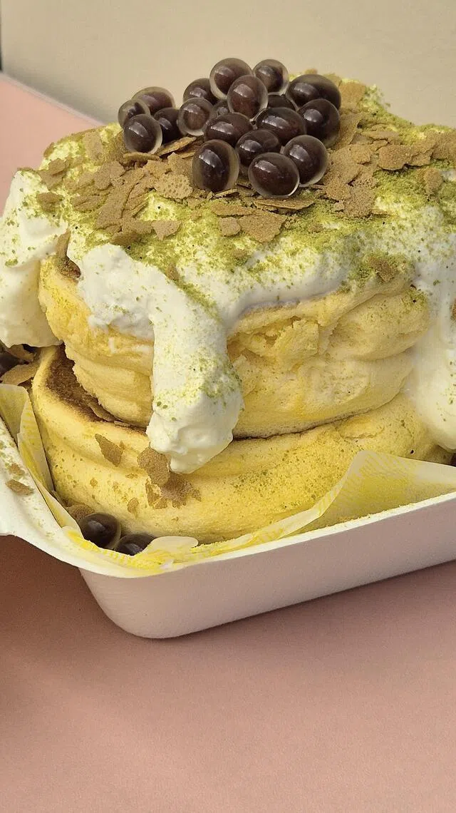 “恩@舒芙蕾”抹茶口味的舒芙蕾加了水晶红豆。（陈爱薇摄）