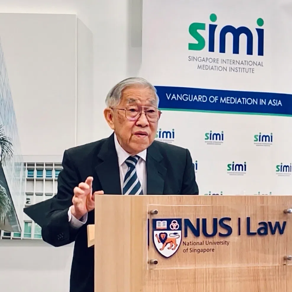 身为主宾的退休法官赵锡燊，在发布会上致词。（周佳铃摄）