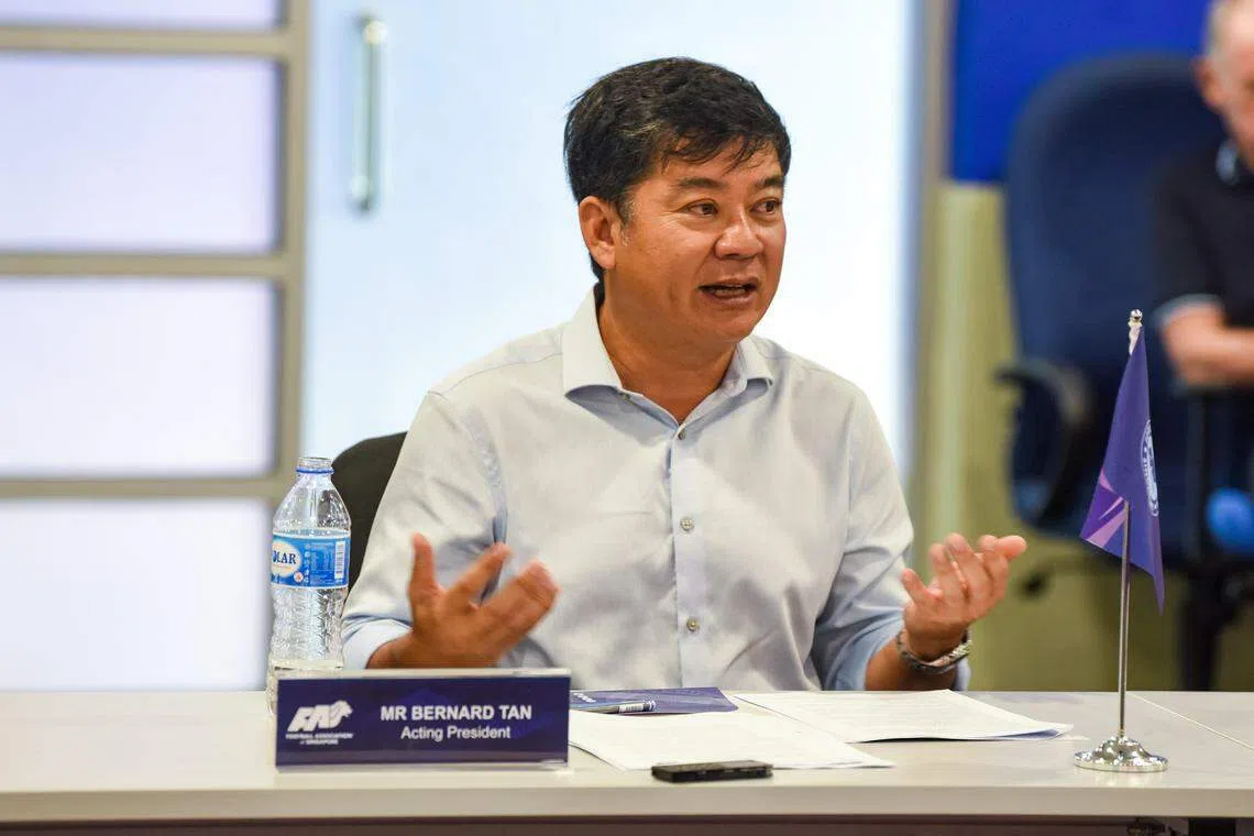 我国足总会长陈国强希望通过东南亚列强来我国比赛，让球迷更关注本地足球。（海峡时报）