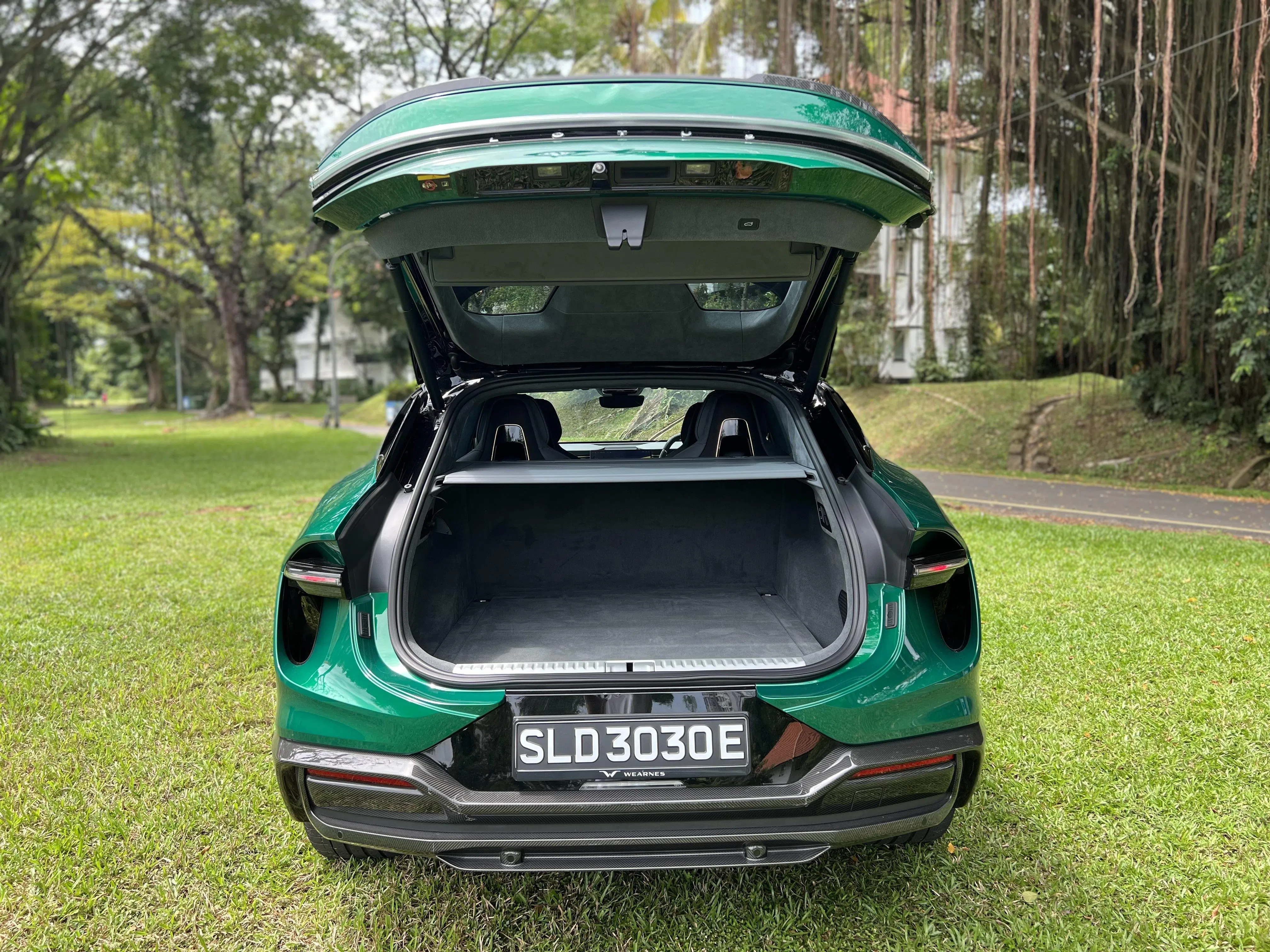 车尾行李厢容量为611升，五座版配有可折叠后排座椅，容量可扩展到1532升。（吴庆康摄）