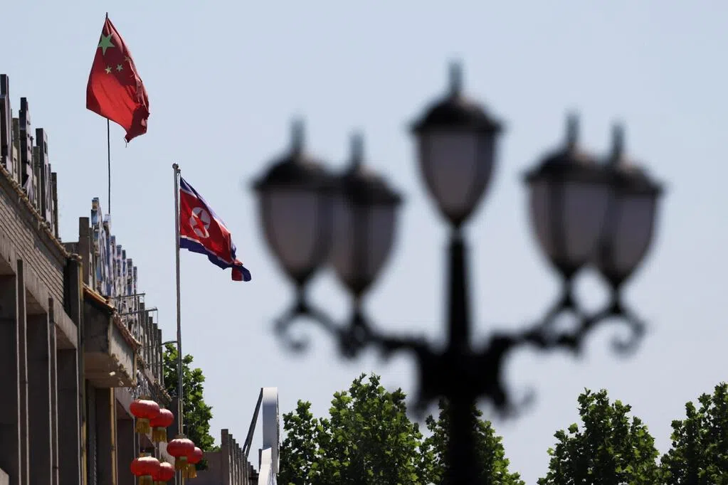 习近平会见朝鲜总理朴泰成