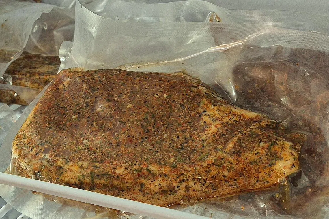 Carv & Cook Butchery的招牌猪扒，稍微煎一煎即可享用。（陈爱薇摄）