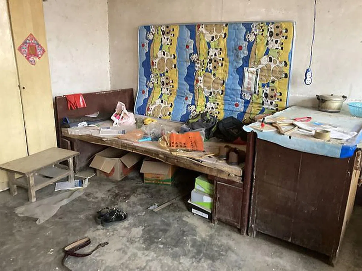 呼某老家屋内情况，道出这家人的生活水平。（互联网）