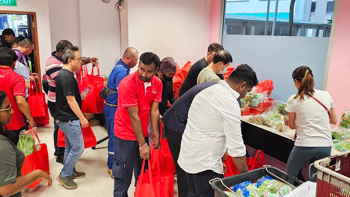 Gardenasia通过派发农场礼包，向有需要的社群施以援手。（图/受访者提供）