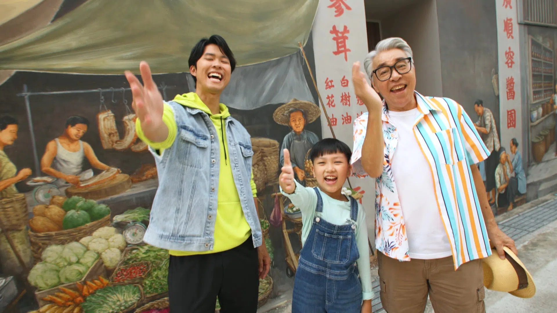 陈澍城（右）、郭坤耀（左）携手童星主持的《三吃客》拿下“红星大奖2024”的最佳综艺节目奖。（新传媒提供）