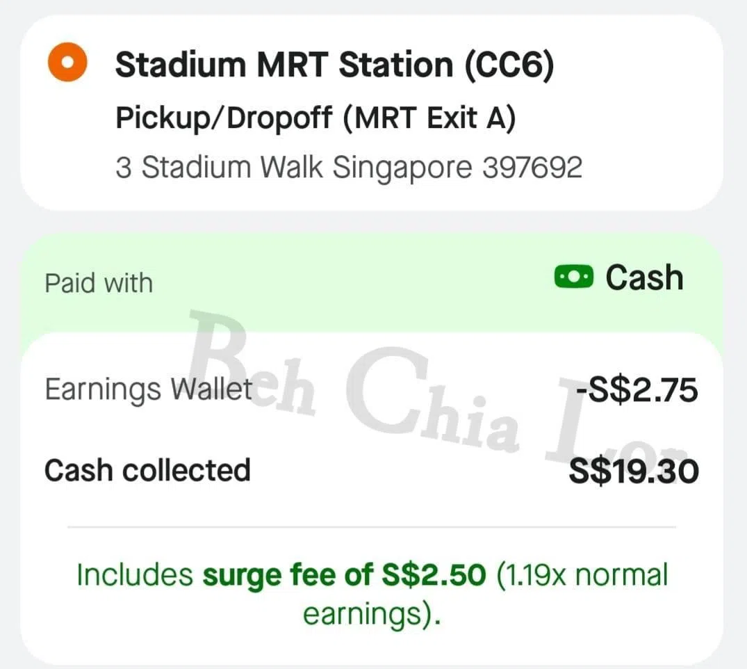 乘客选择使用现金付车资。（取自脸书）