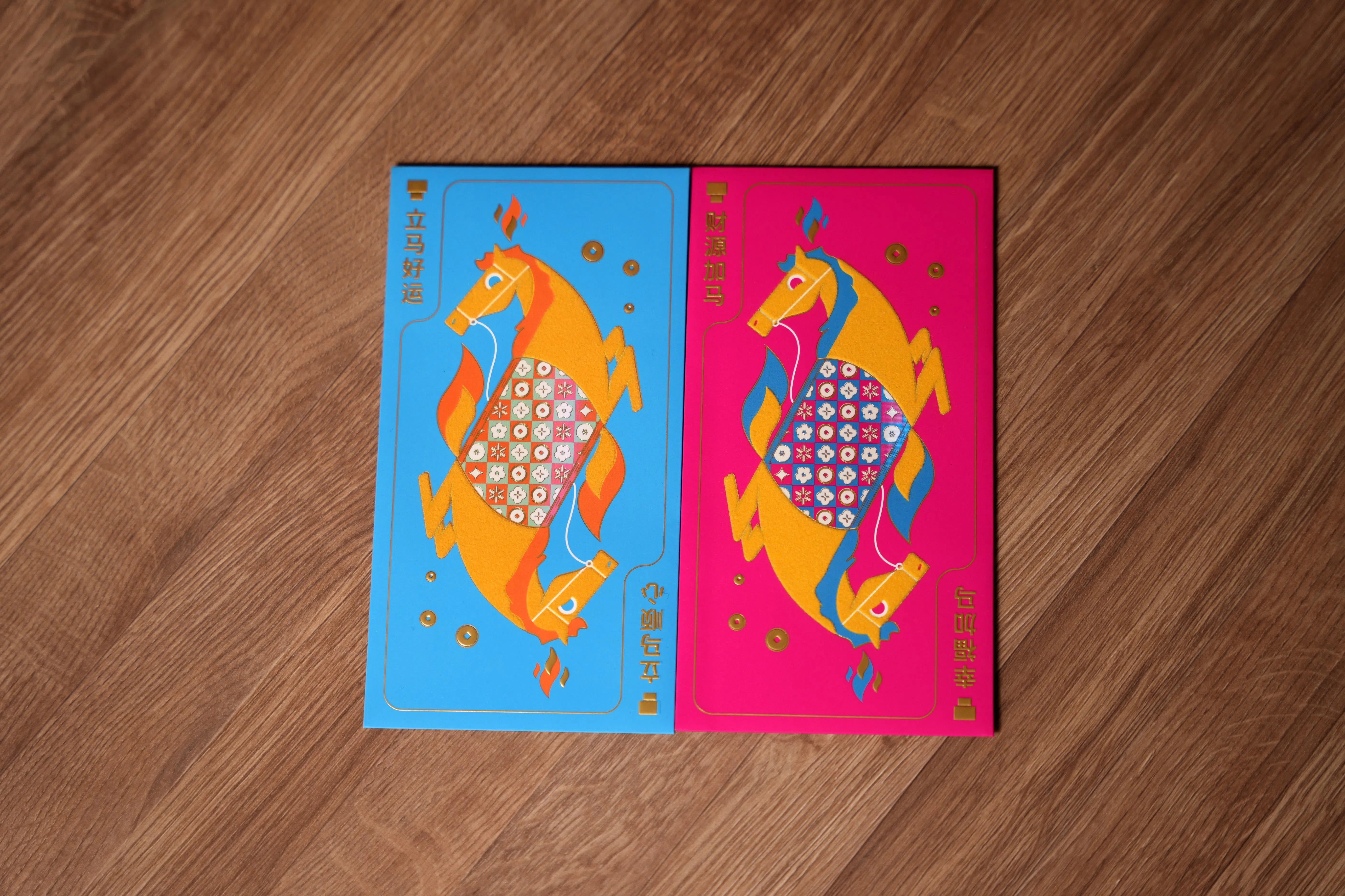 优信红包的连体骏马设计，寓意双生双赢。（谢智扬摄）