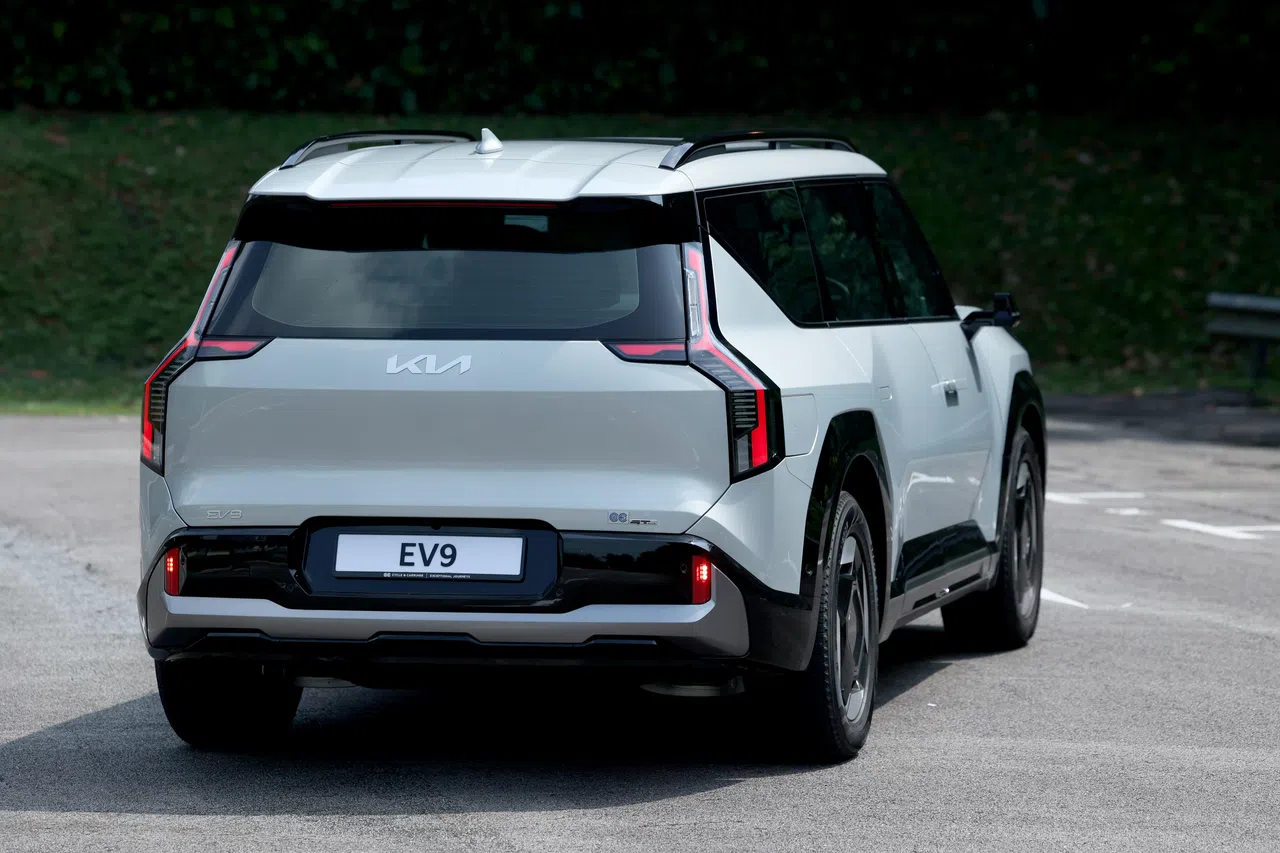 直立式LED尾灯设计特别，大大提升车子辨识度。（龙国雄摄）