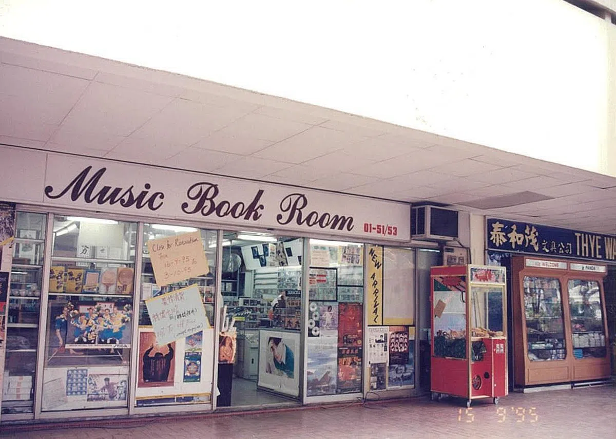 百胜楼1980年落成后，书城音乐书局是入驻的第一批商户。（受访者提供）