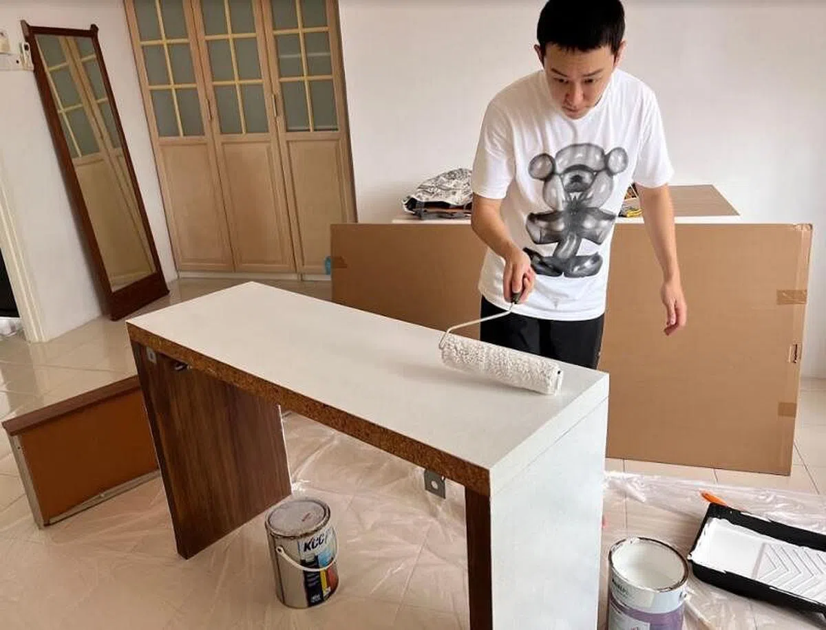 田铭耀当“苦力”。（网络） 