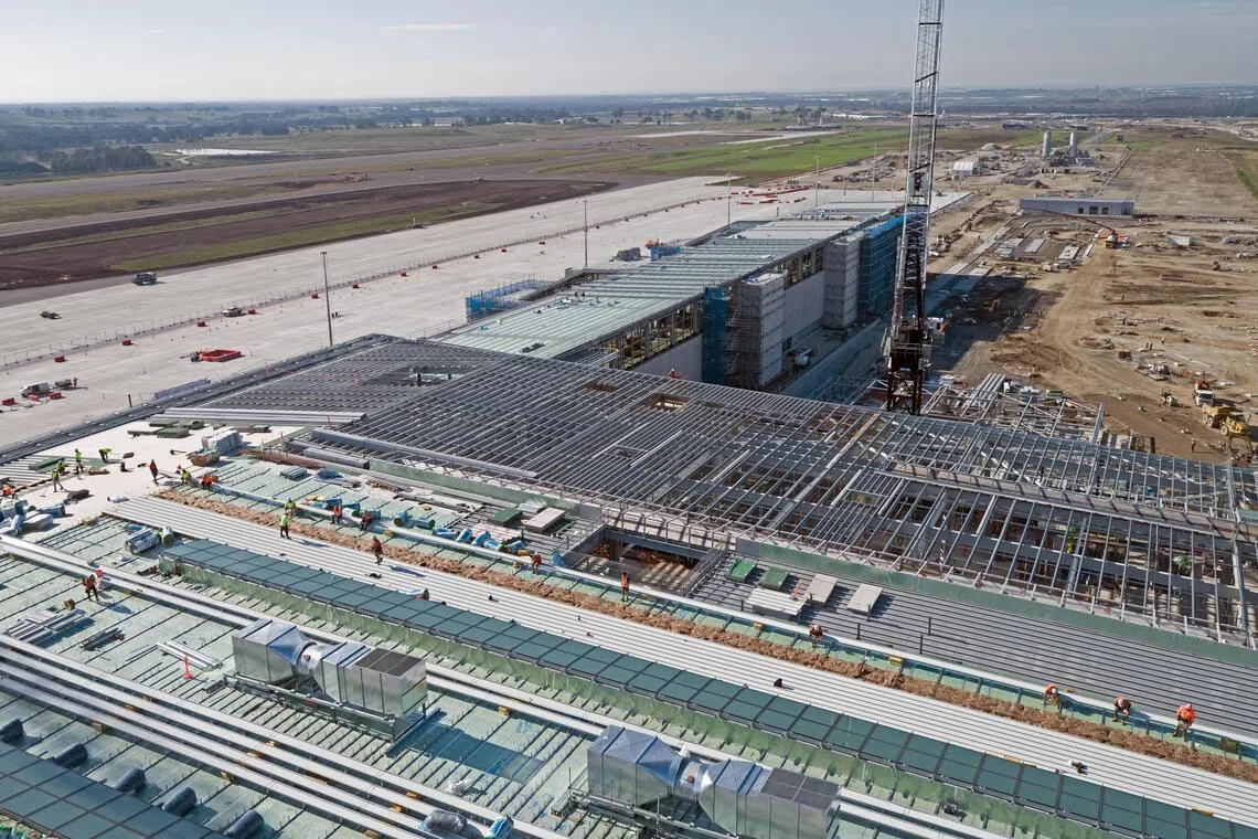 除了本地组屋，建材供应商Knauf的玻璃棉，也应用在澳大利亚西悉尼国际机场（图）和马来西亚国际医科大学等建造项目中。（Knauf提供）