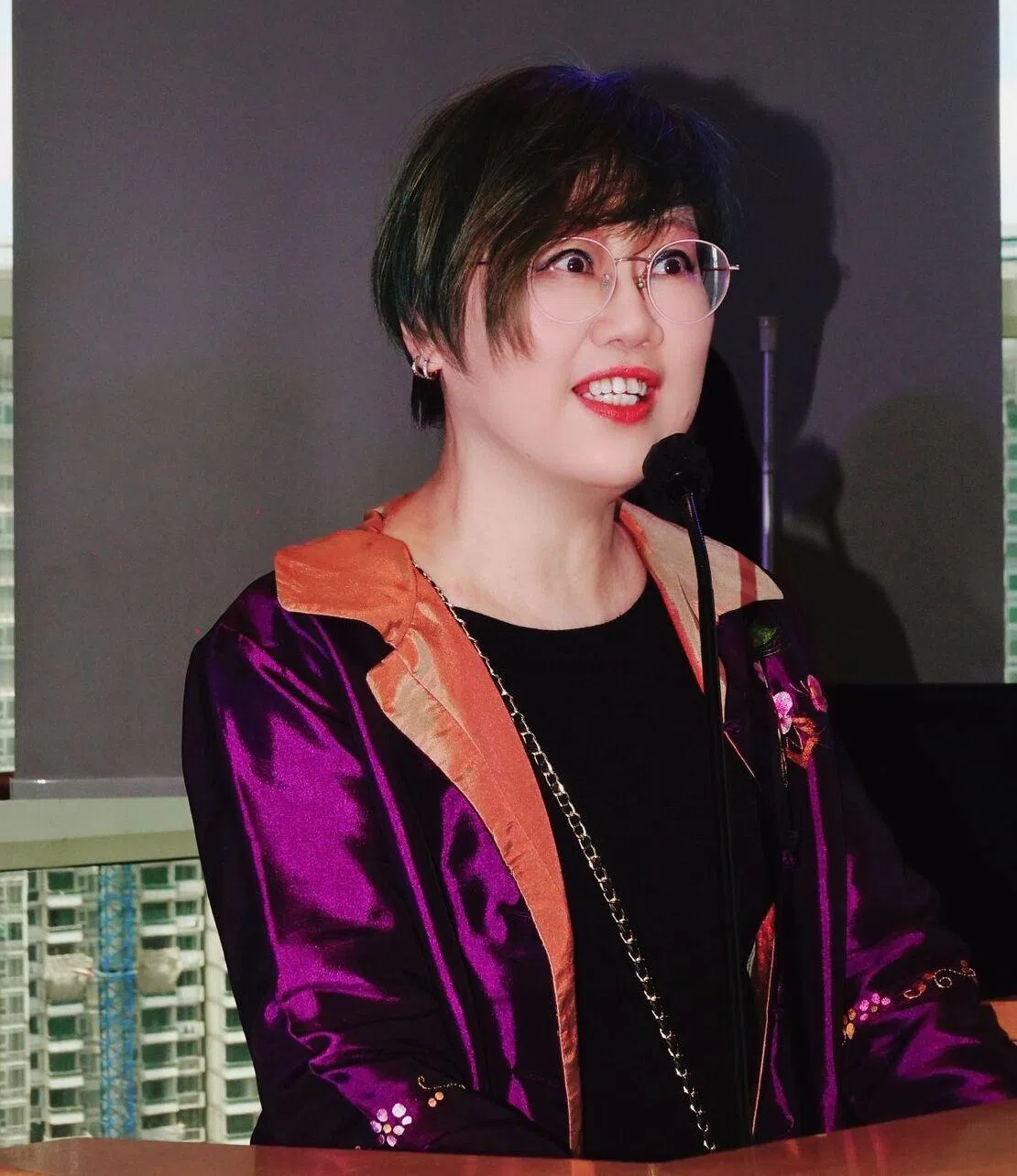 黄美霞说，“Z世代凝视”的回应方式，让人难以判断对方是否理解工作内容，也无法确认事情的进度。（受访者提供）