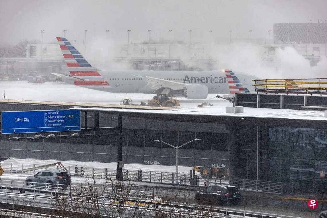 美中西部降下冬季首场大雪芝加哥机场数百航班取消| 联合早报