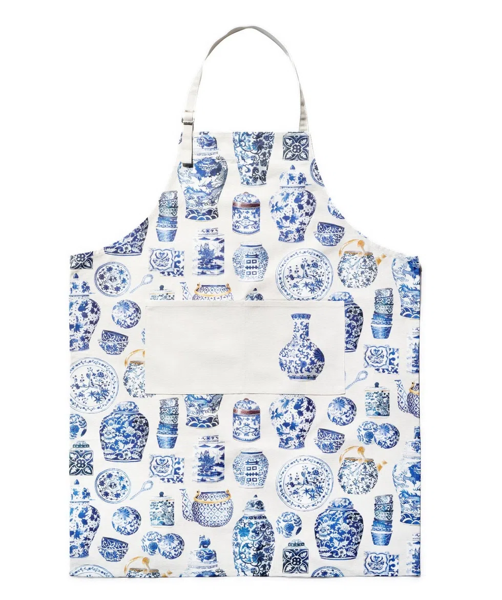 Singlapa将各款青花瓷器印在围裙上。（品牌提供）