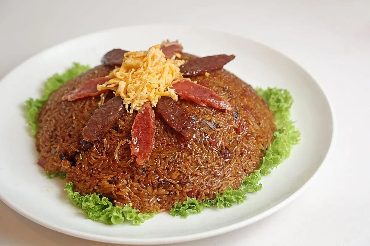 腊味糯米饭吸收腊肠、润肠和腊肉精华，温润可口。（陈渊庄摄）