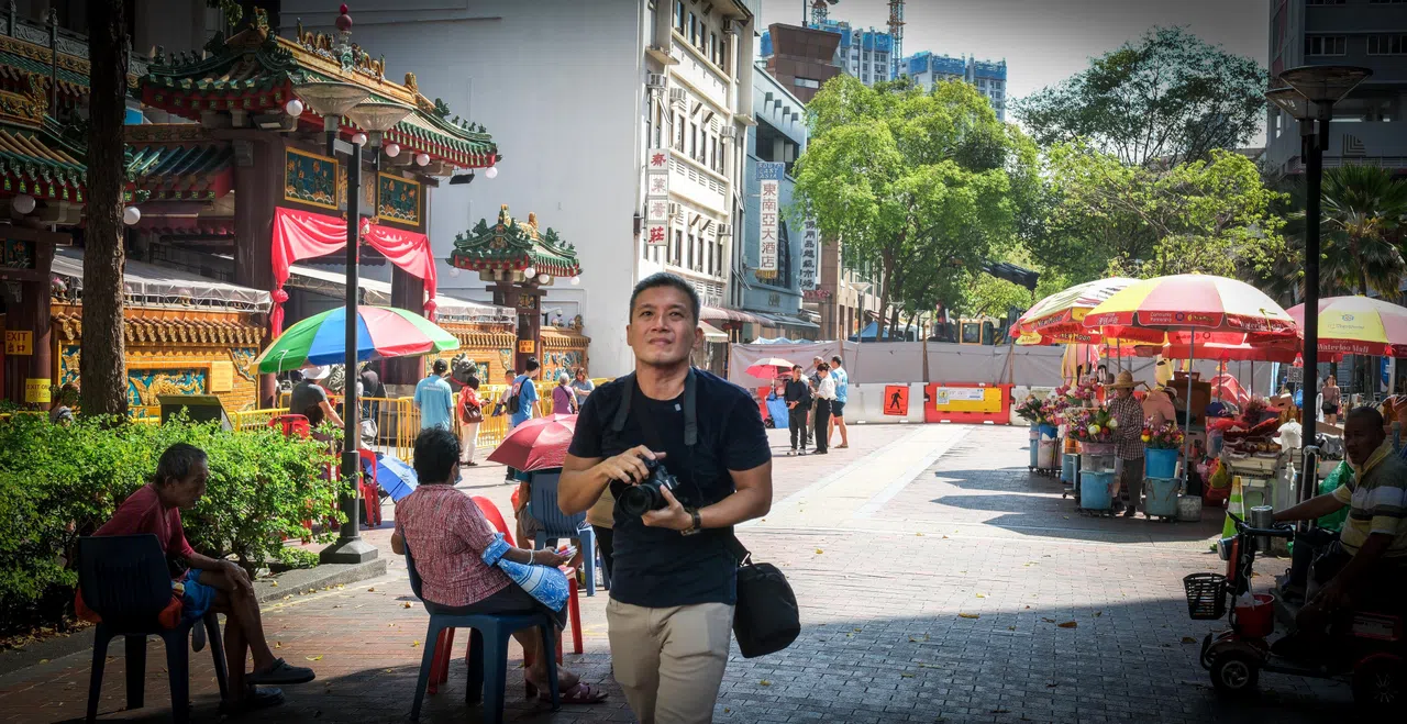 滑铁卢街气氛真实，复杂度极高，深深吸引着陈威仁。（曾坤顺摄）