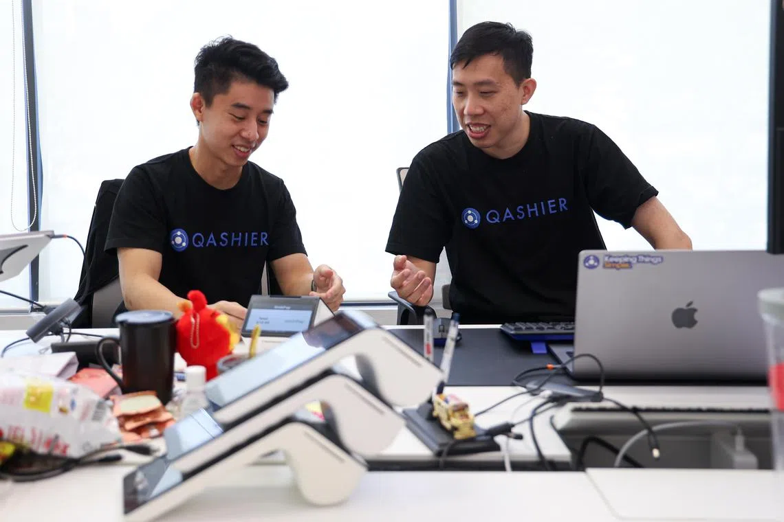 朱启智（左）和赵亮（右）都认为彼此的互补性很强，是公司能发展到今天的主要因素。（关俊威摄）