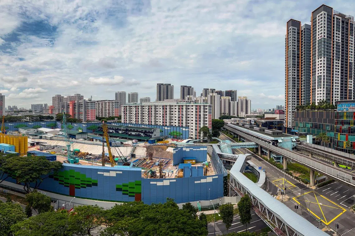 21个跨岛线地铁站中，八个是转换站，包括金文泰（图）和阿尔柏王园站。两个地铁站的改建与加建工作会分阶段展开，确保乘客可以无缝转乘跨岛线。（叶振忠摄）